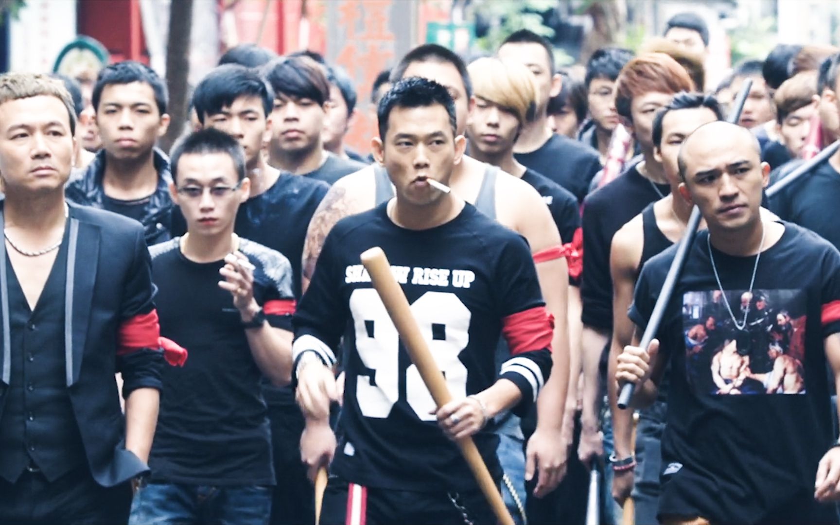 这个"黑帮太子"太嚣张了,一怒之下挑战江湖秩序,1000多人在街上械斗