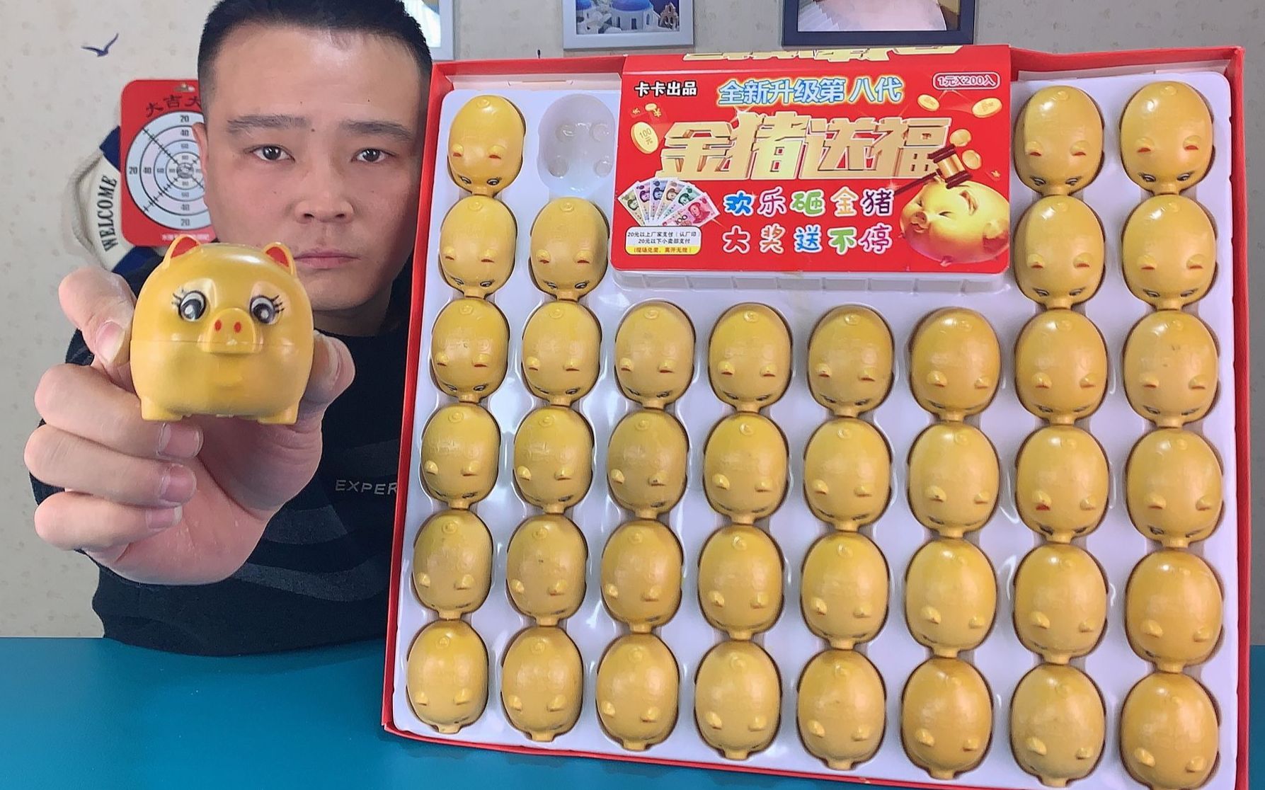 小浪哥花122块钱砸"金猪抽现金大奖",100%中奖还有奥特曼卡片