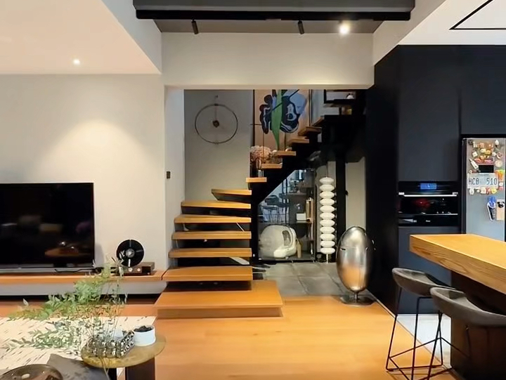 166平复式楼,记录了一下白天和夜晚的家,你更喜欢白天还是夜晚呢?