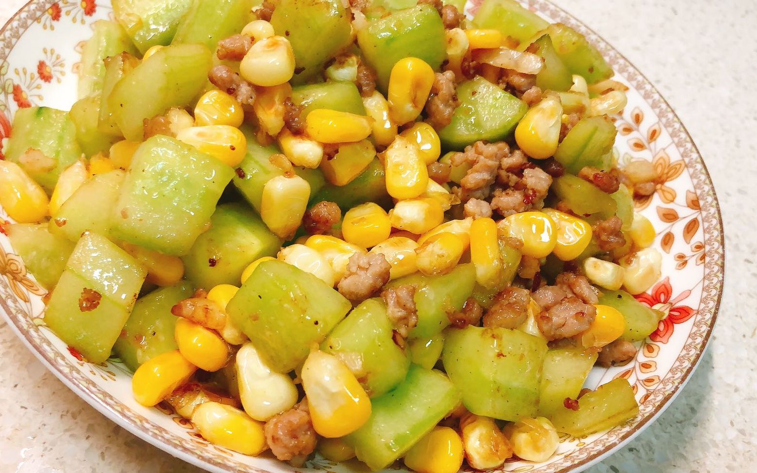 黄瓜炒玉米粒肉末,青翠鲜甜,美味又好吃