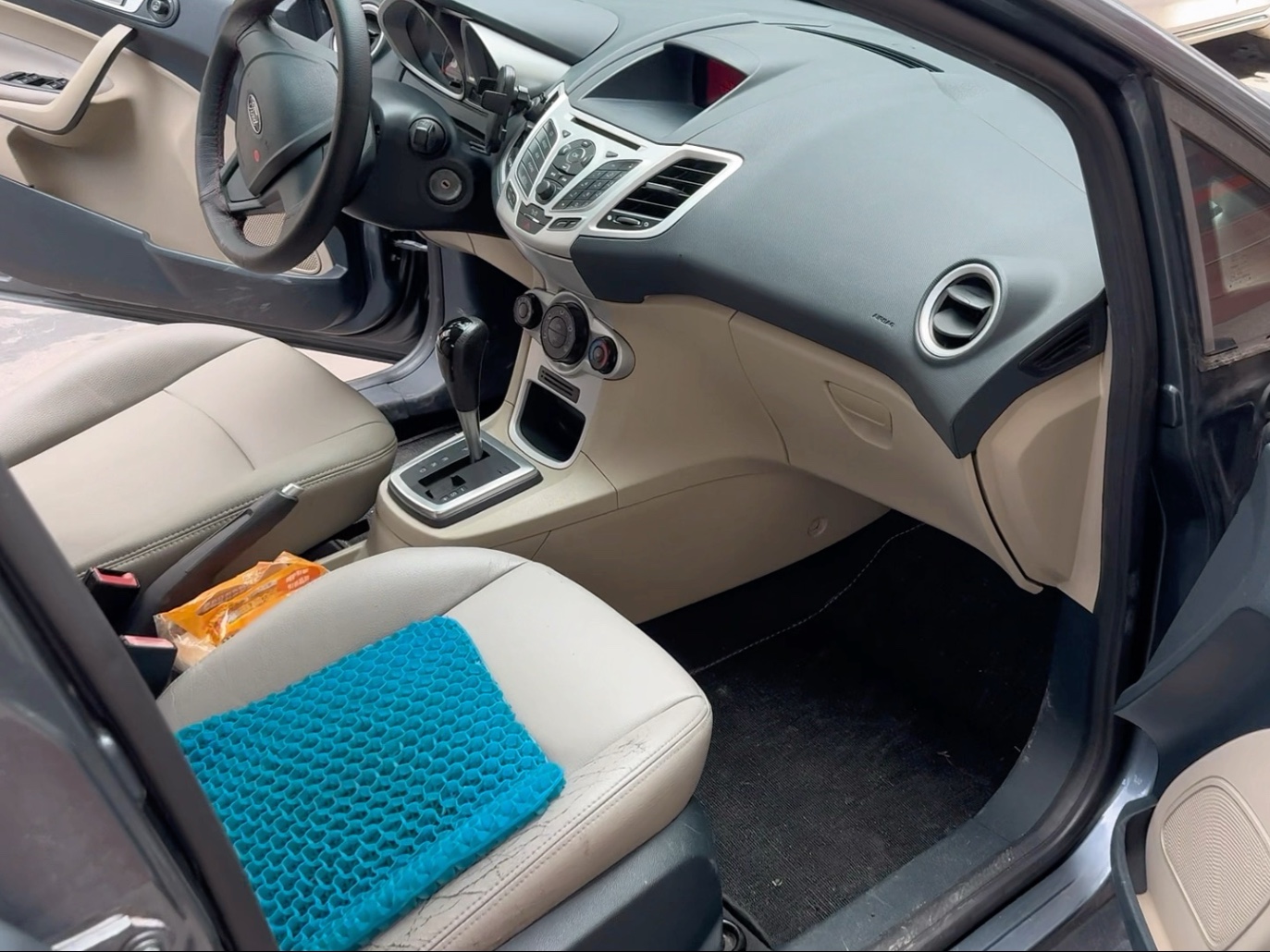 15年车龄的福特嘉年华,注意是车龄,不是15年上牌