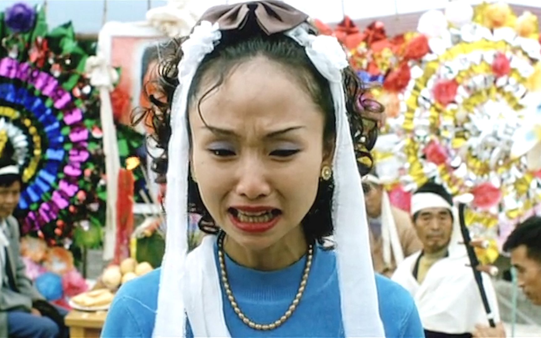 国产荒诞电影:女人靠哭丧发家,不管死的是人还是狗,给钱就接单《哭泣