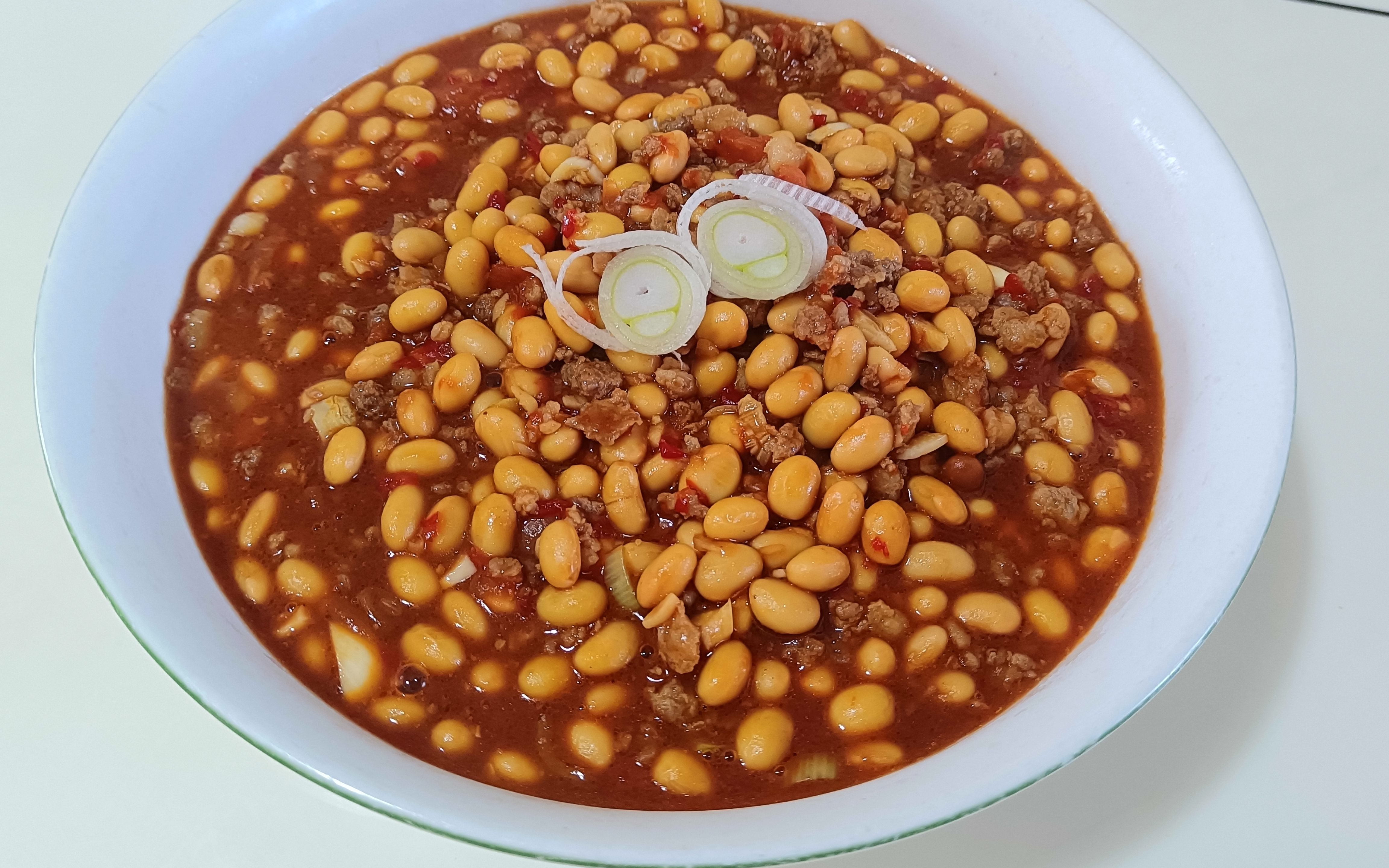 【剁椒黄豆酱】把黄豆煮软,加上肉,剁椒,熬成酱,拌面条不错