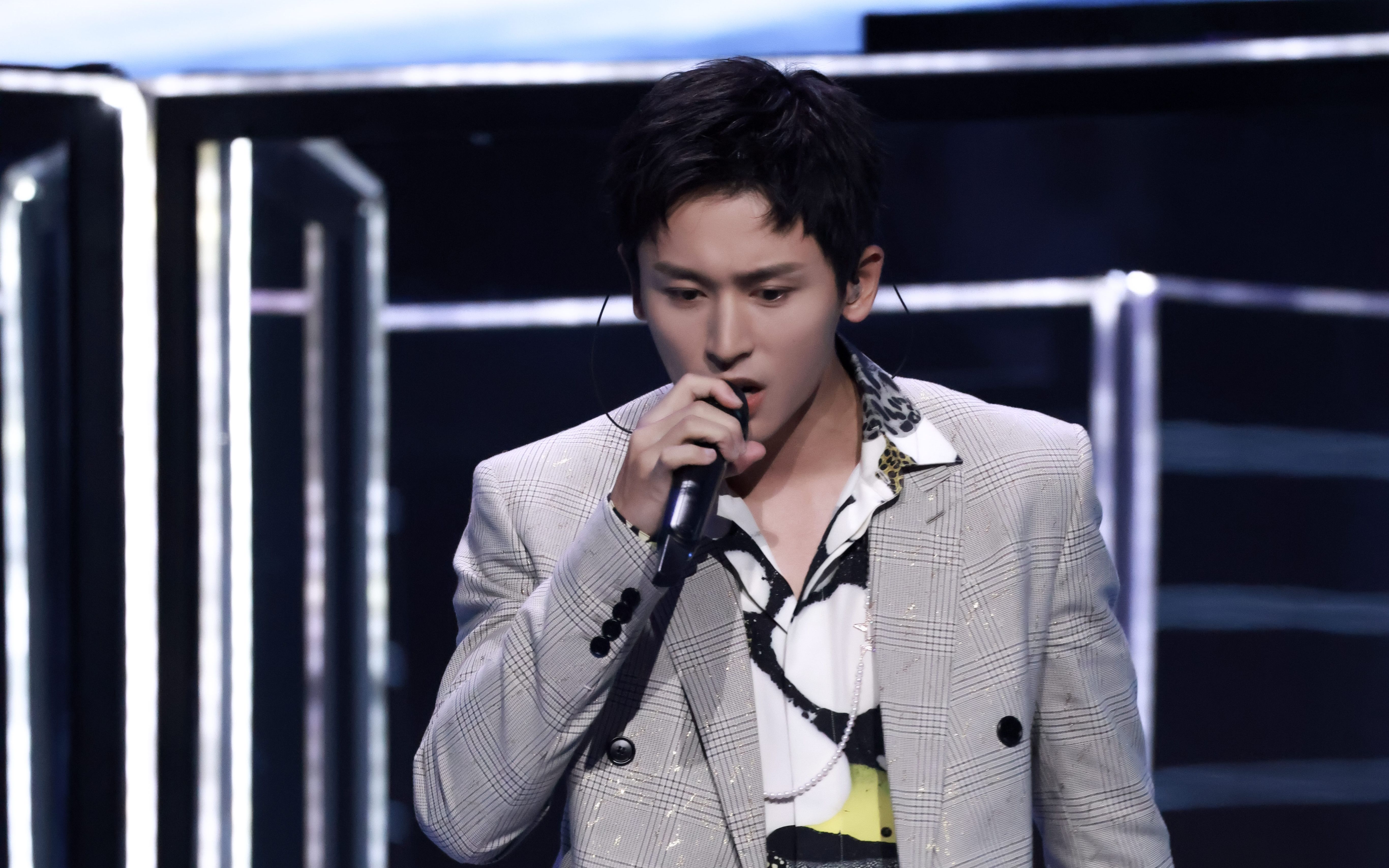 【张哲瀚 | 环绕 | 直拍】最后捂嘴笑太苏了!_哔哩哔哩_bilibili