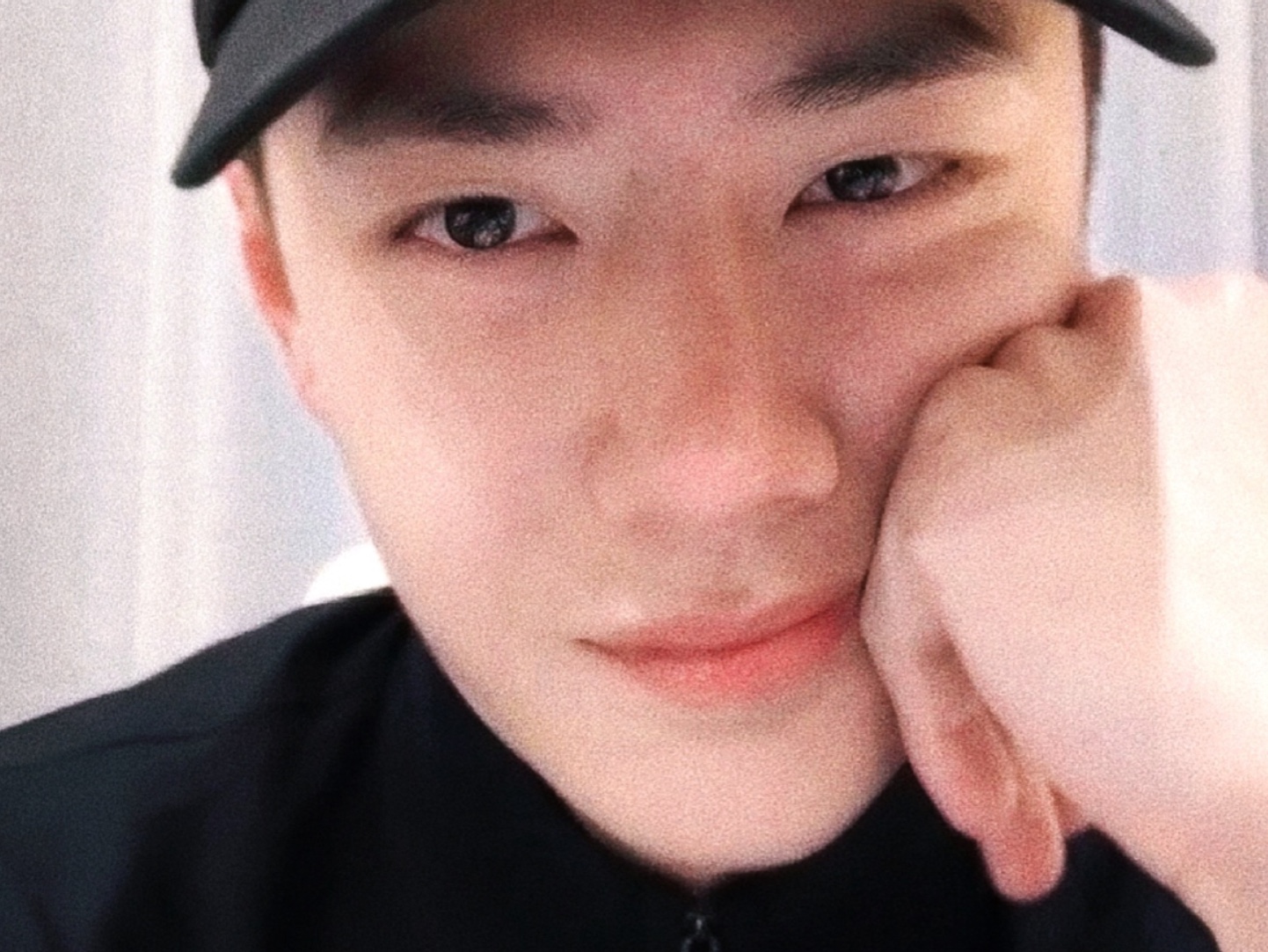 沉浸式体验王一博素颜奶敷敷的小表情!