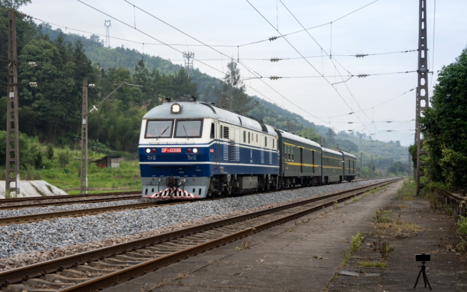 【鹰厦铁路】小客车缓慢接近鹰厦不知名小站