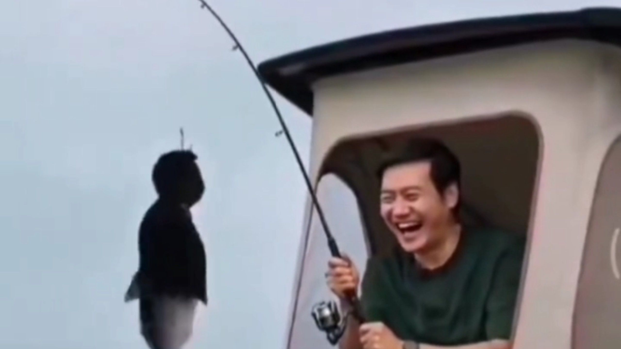 雷军发布会玩“钓鱼梗”全场爆笑！大家都笑话那个人偏偏那个人最好笑！
