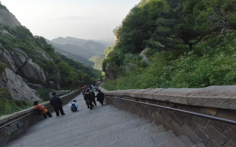 泰山十八盘最陡的图图片