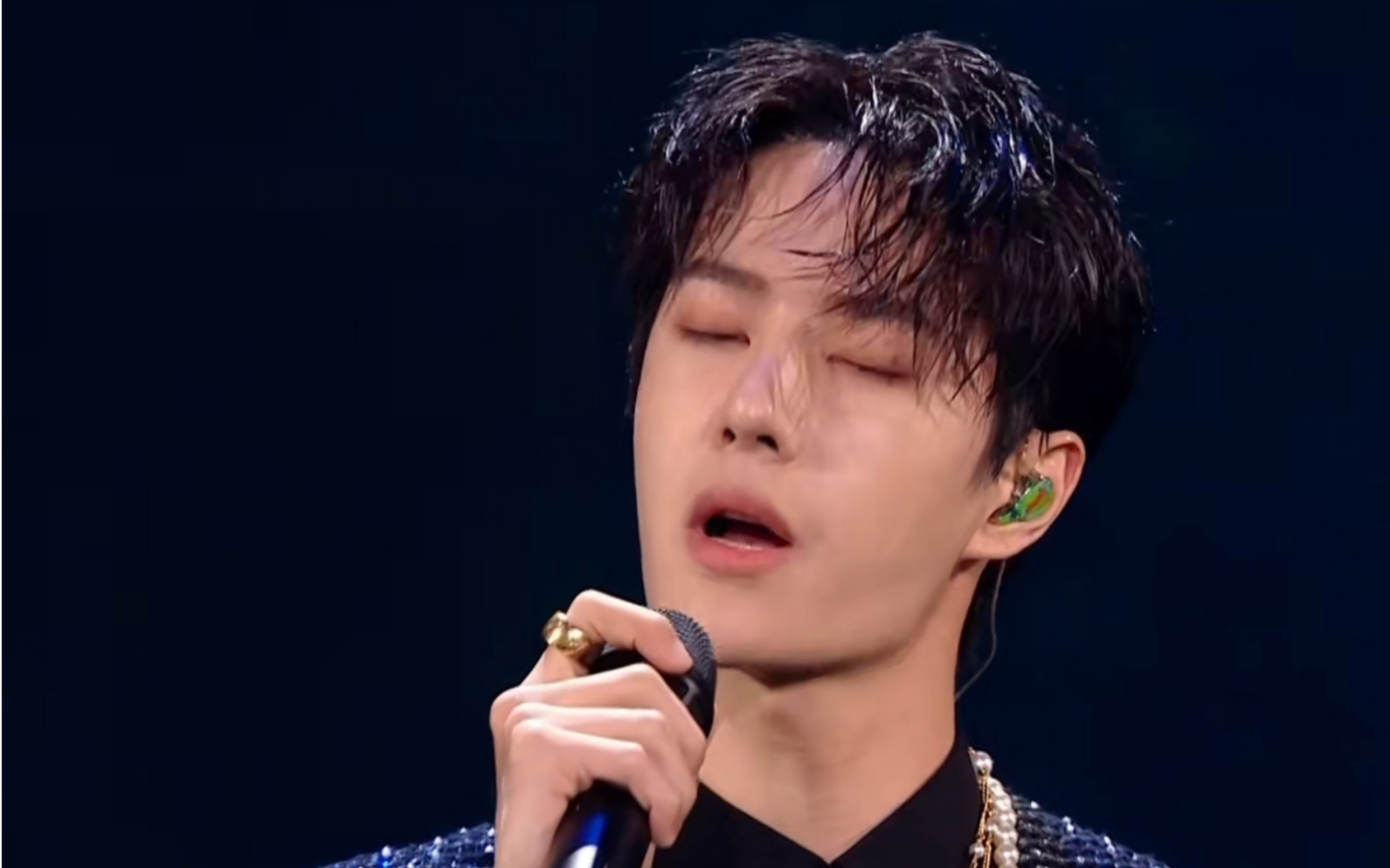 王一博首唱熹微 有匪君子深情温柔含光