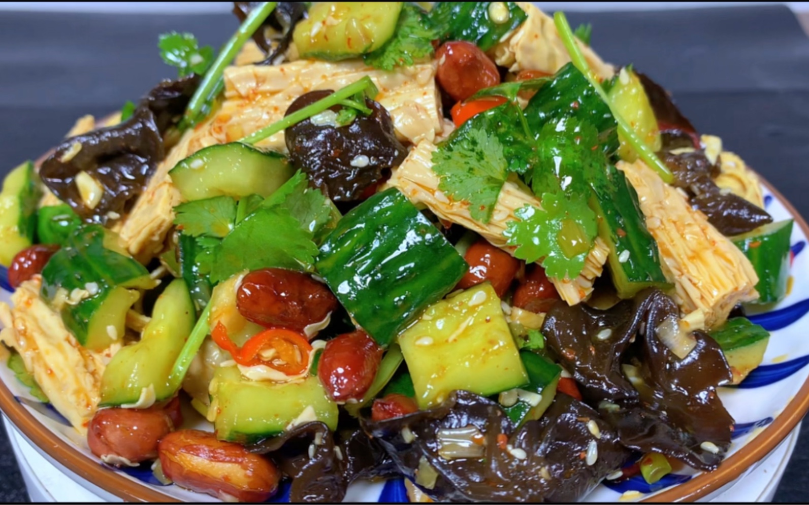 怪不得饭店的凉拌菜那么好吃,原来诀窍在这里,看一遍就会超简单