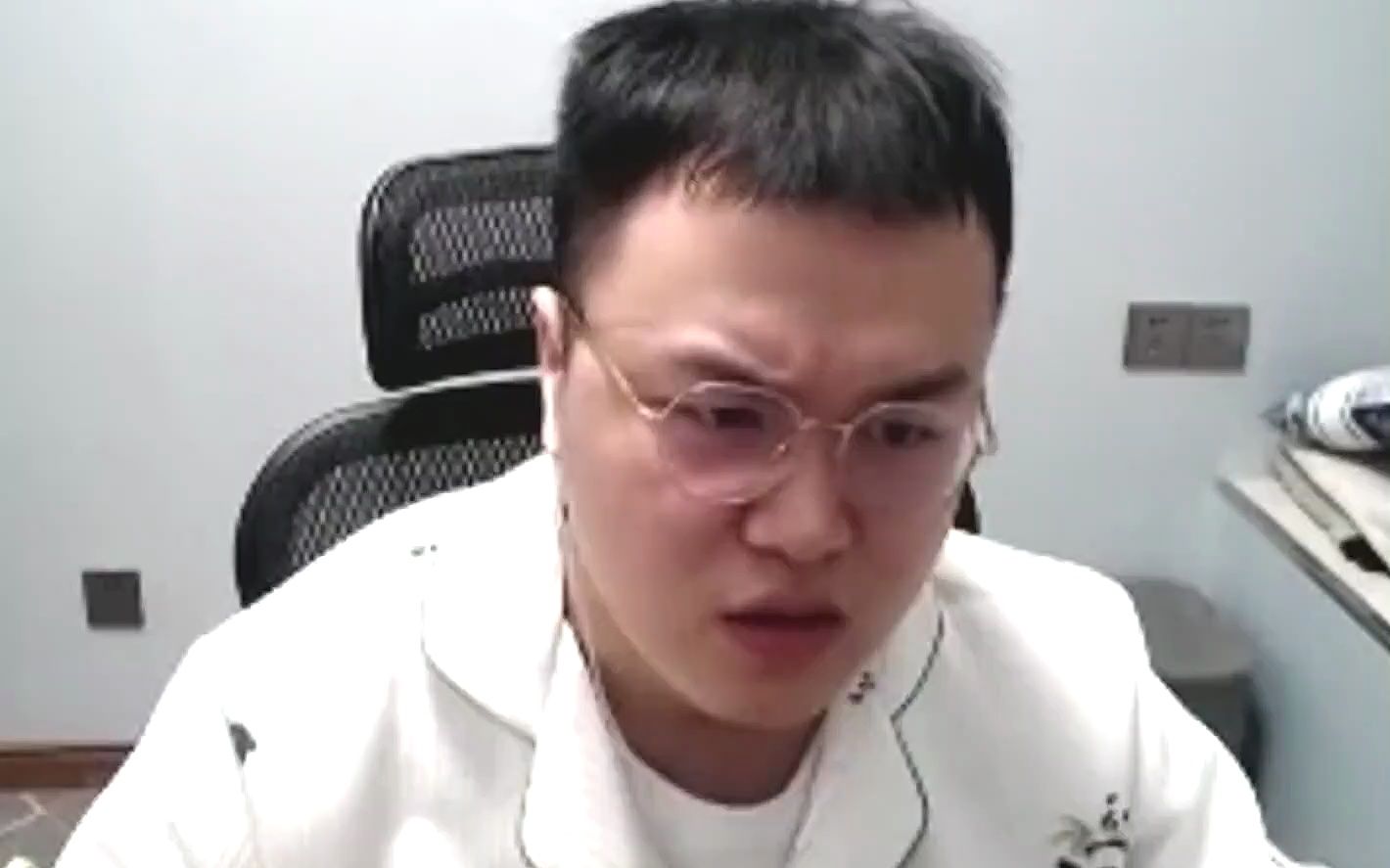 jjking鳄鱼vs国服第一船长,惨被爆线破防,怒喊设计师削弱船长!