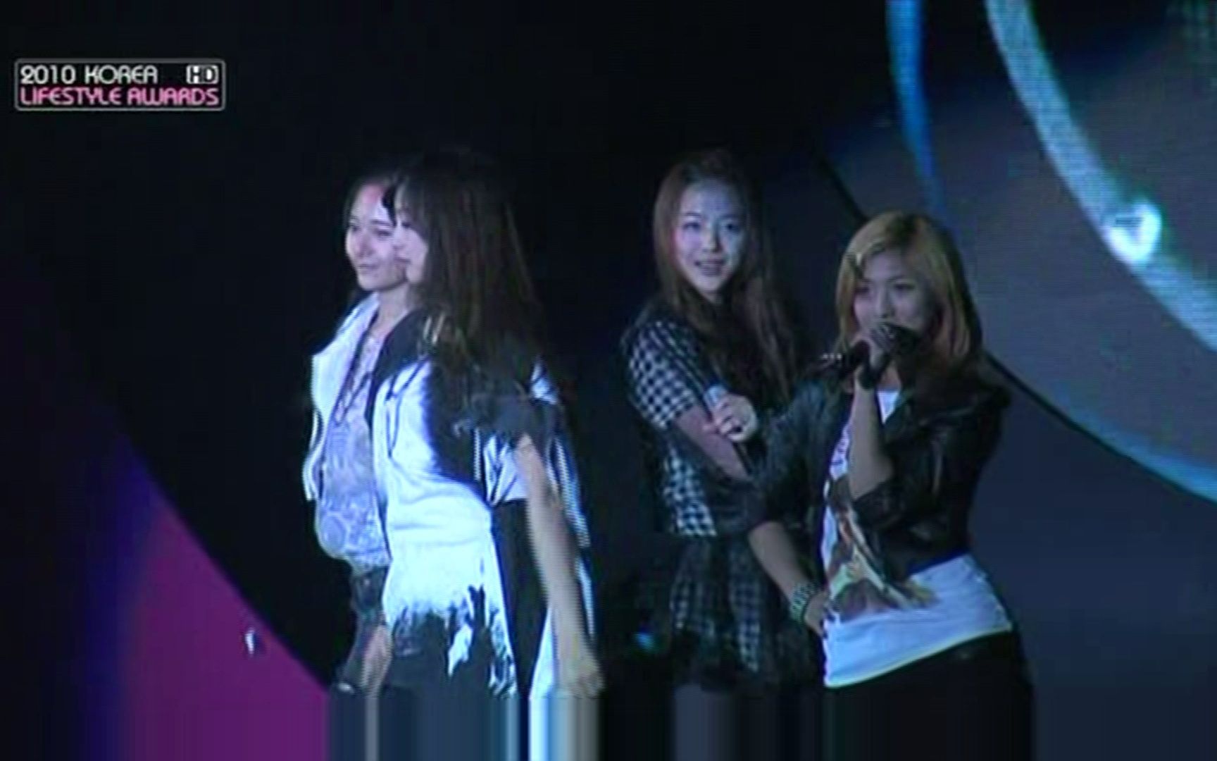 [图]101215_Life Style Awards_f(x) - Chu~