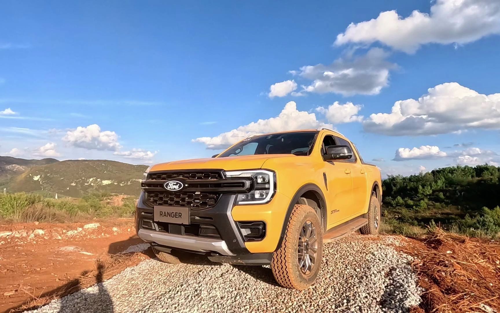 福特ranger越野体验,皮卡比那些城市suv强悍多了!