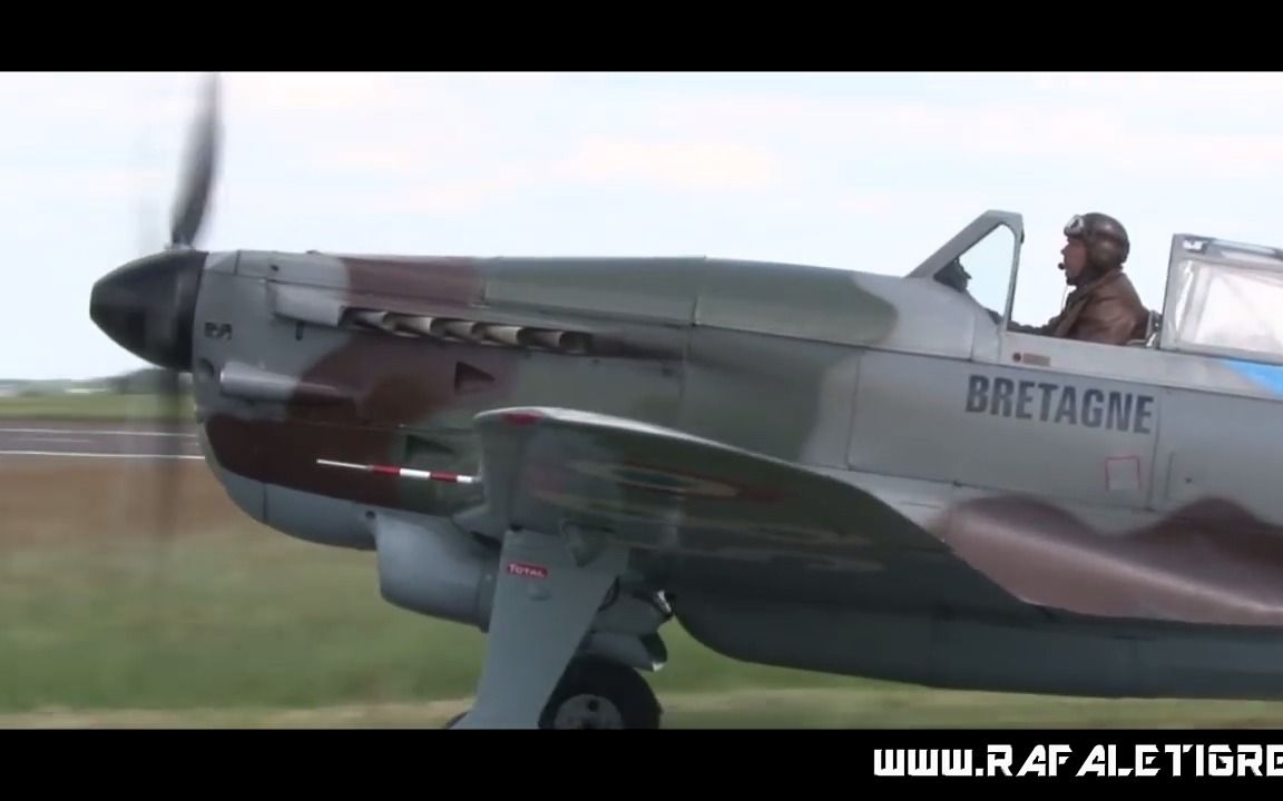 现代活动中飞行的二战法军 ms 406 战斗机