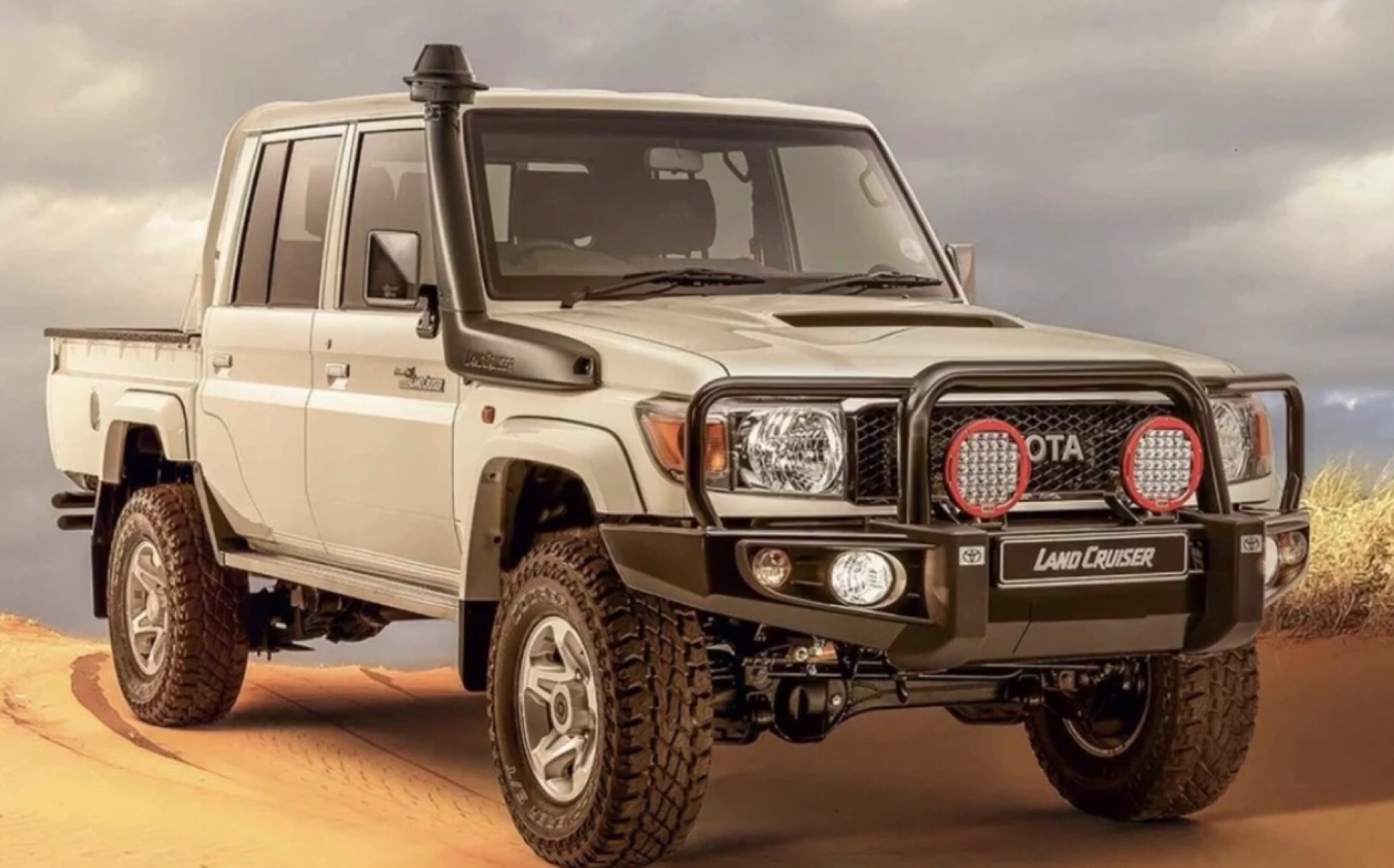 陆地巡洋舰lc79namib版高清实拍