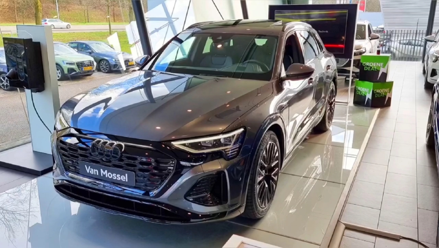 新车赏新,实拍2023款全新奥迪q8 s-line 内外部细节静态高清展示!