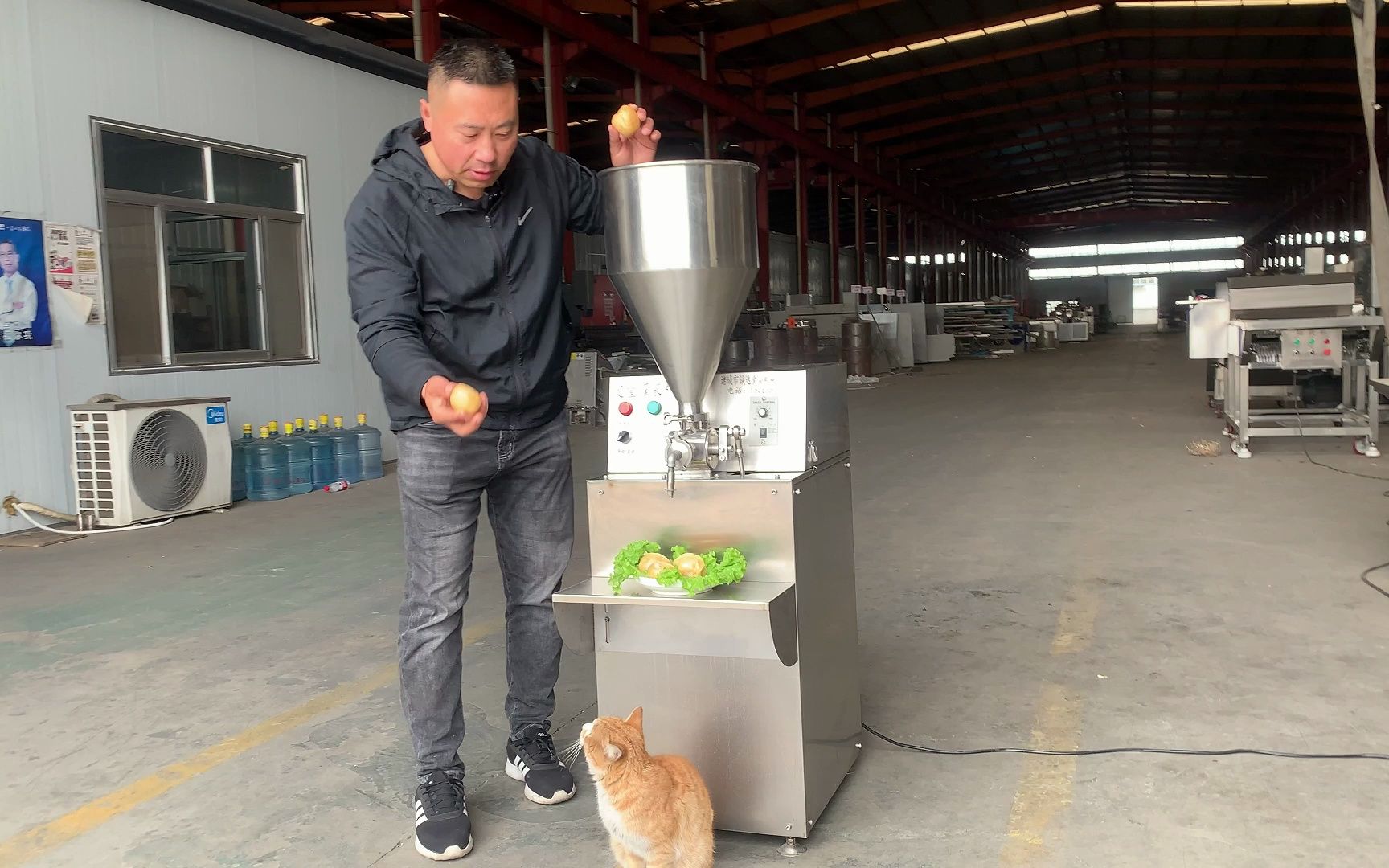 酿肉豆腐塞肉机器设备,油面筋定量注馅机器设备,鸡汁福袋定量注馅机器