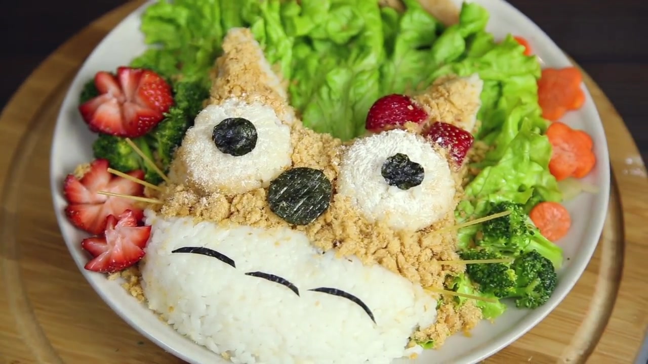 妈妈diy宝宝营养餐—可爱的龙猫便当