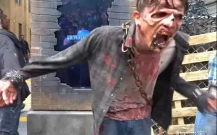 Télécharger la video: 环球影城最受好评鬼屋，行尸走肉主题 The Walking Dead Attraction