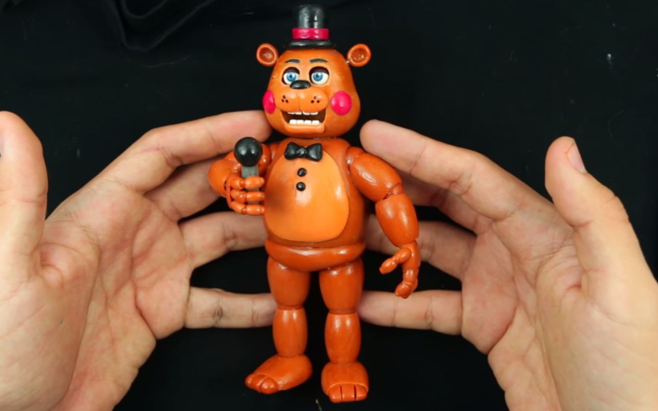 设计师纯手工制作一个玩偶,美妆打造成玩具熊的五夜后宫弗雷迪_哔哩