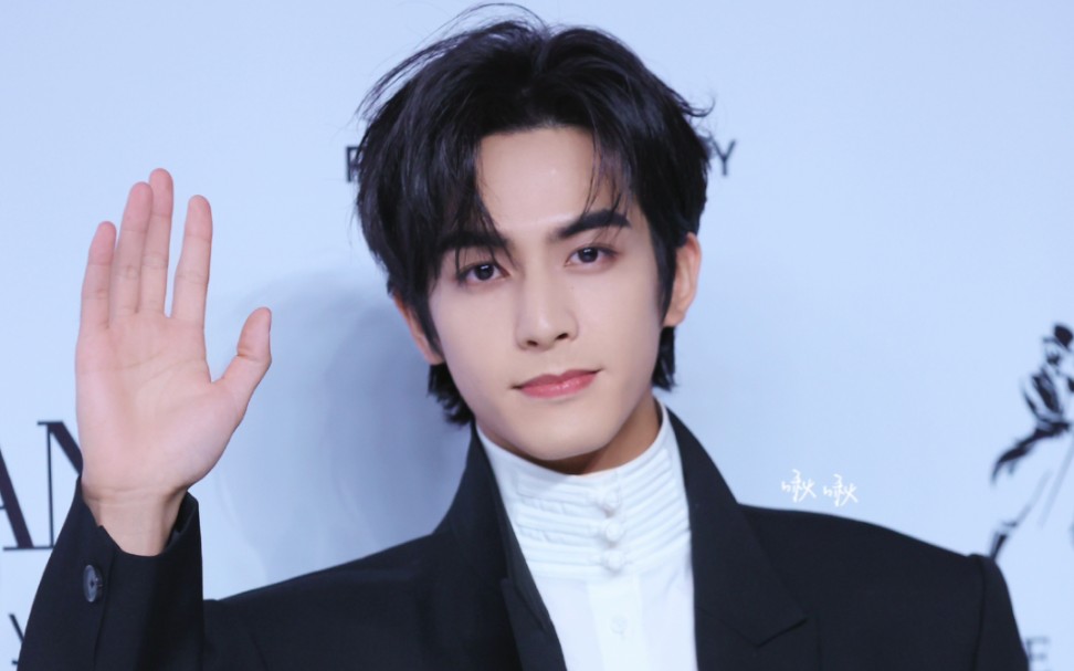 【宋威龙gq红毯】贵气十足求快点演现偶