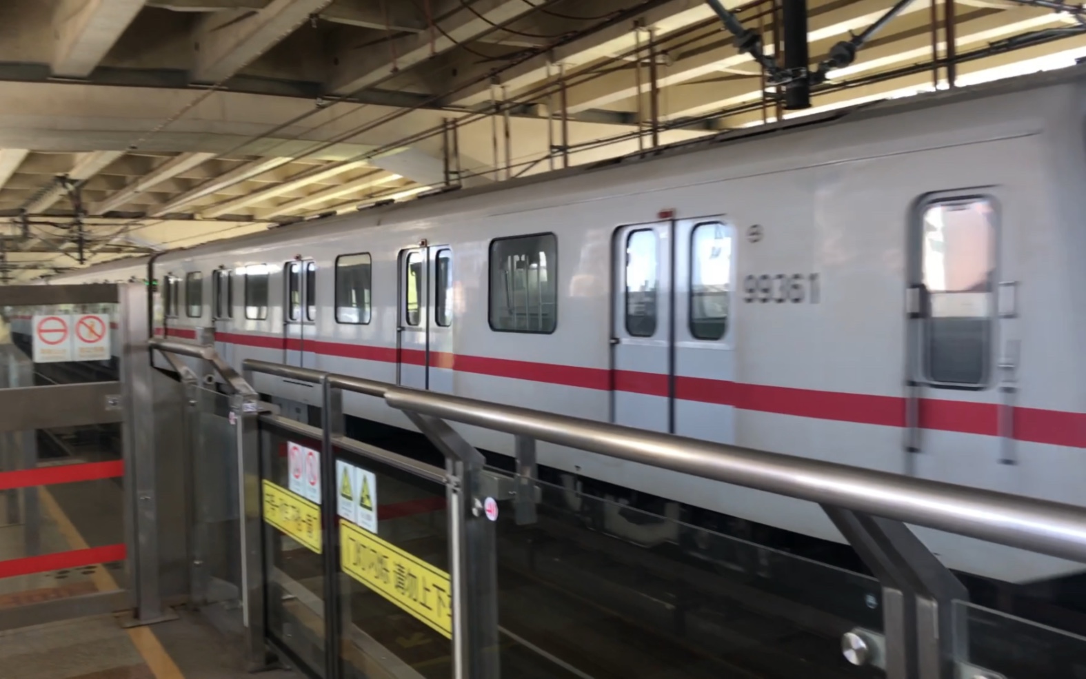 上海地铁1号线123空车通过不载客替开老老八110