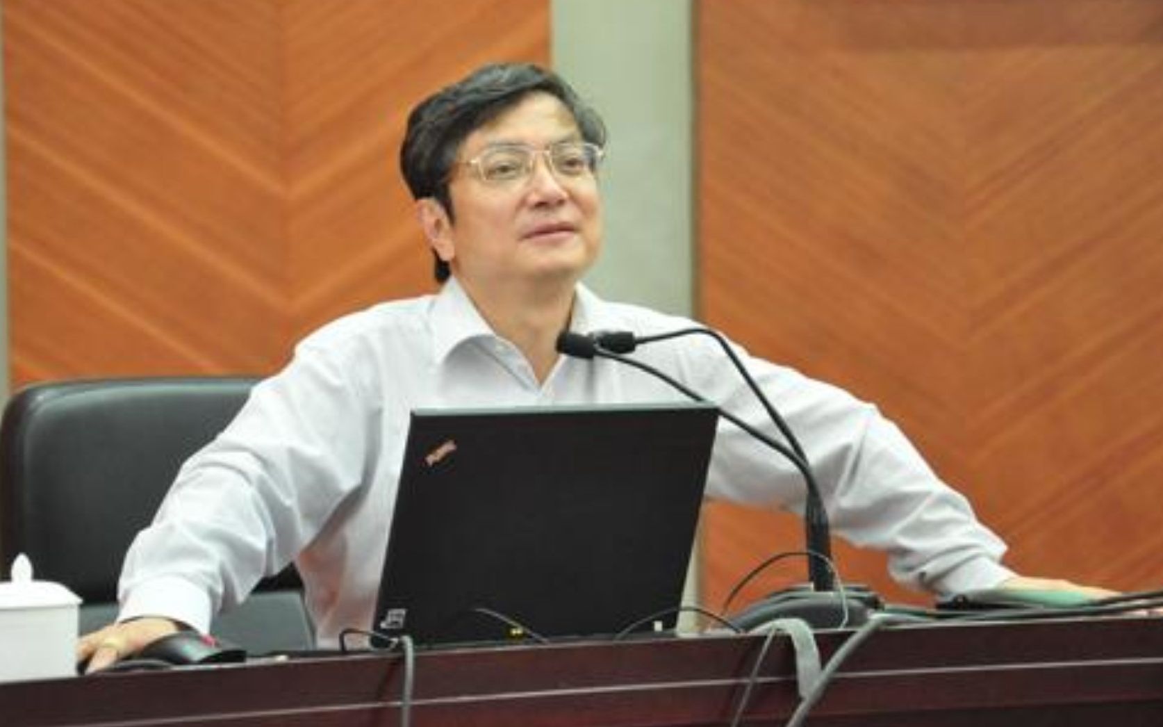 浙江大学郑强 :博导给我端茶倒水,教授多如牛毛