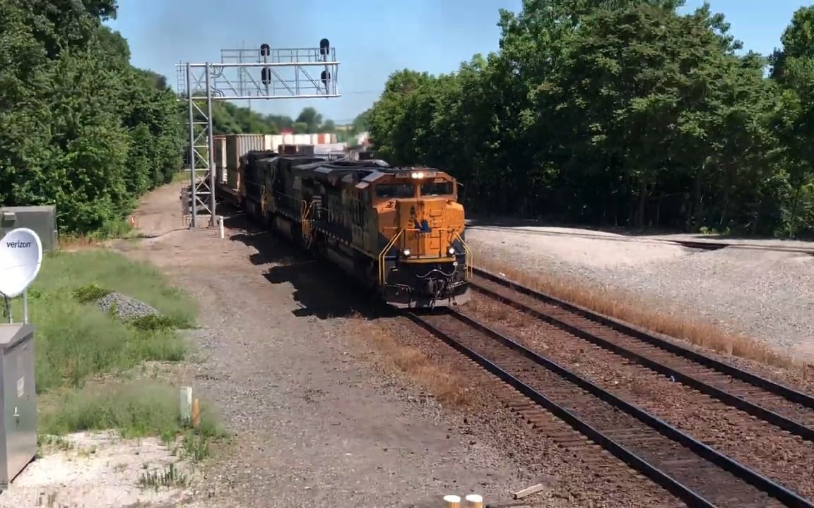 coaltrainwithdpuon1sideofmeintermodaltrainontheothersiderrdia