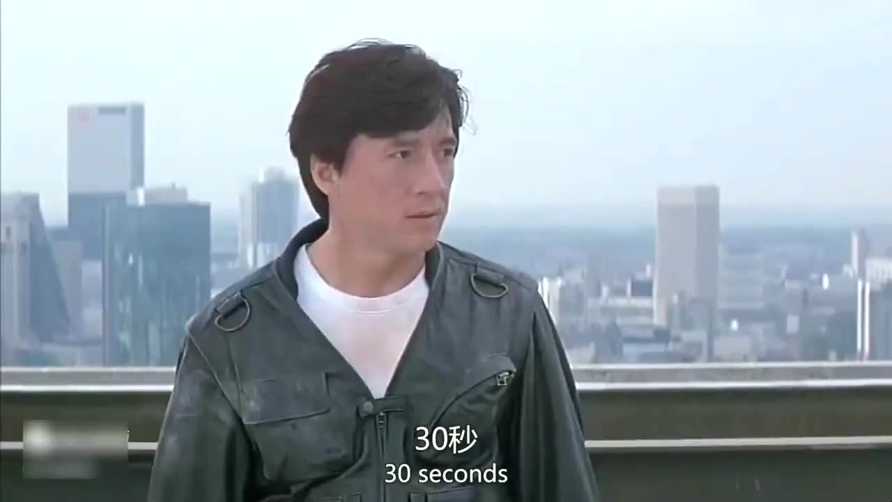 我是谁:成龙的高光时刻,天台暴揍狗腿子,高空坠落成世界纪录