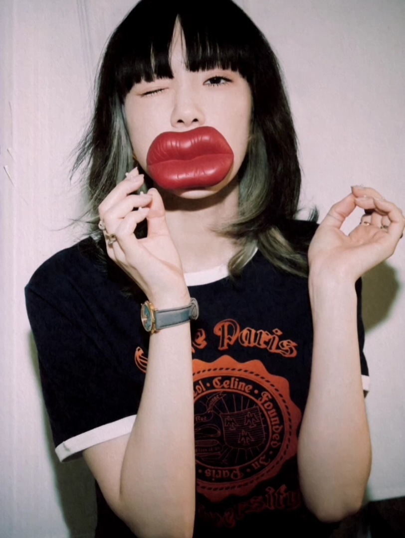 这位美女长的美,细皮嫩肉樱桃嘴.