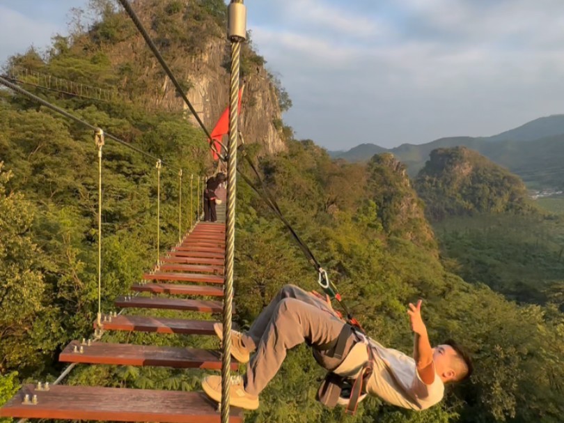 胆子大的不要不要的!#小华山飞拉达攀岩