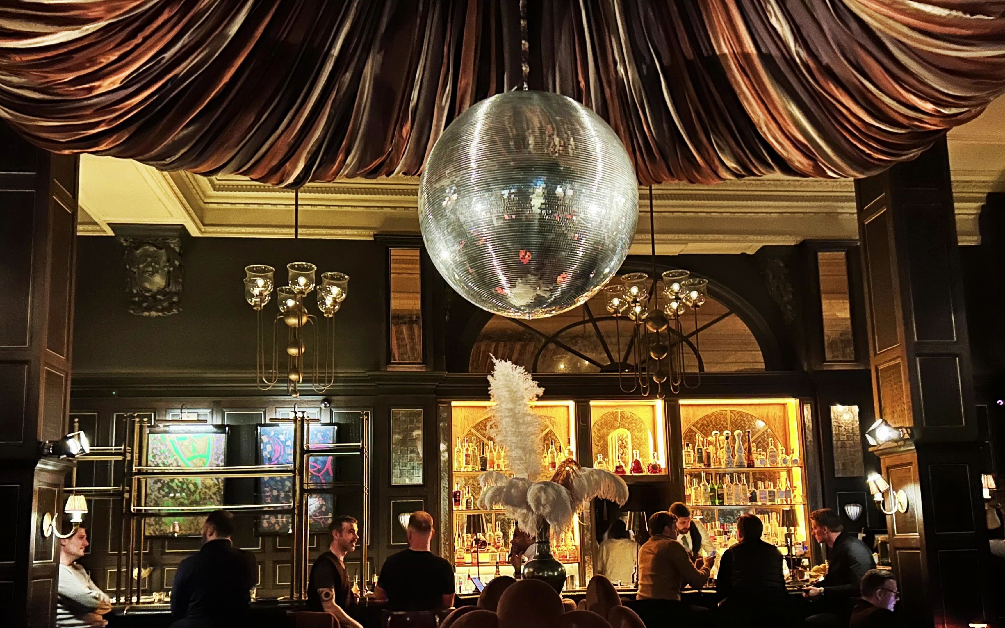 v-log英国伦敦酒店推荐 |《泰坦尼克号》同款酒吧