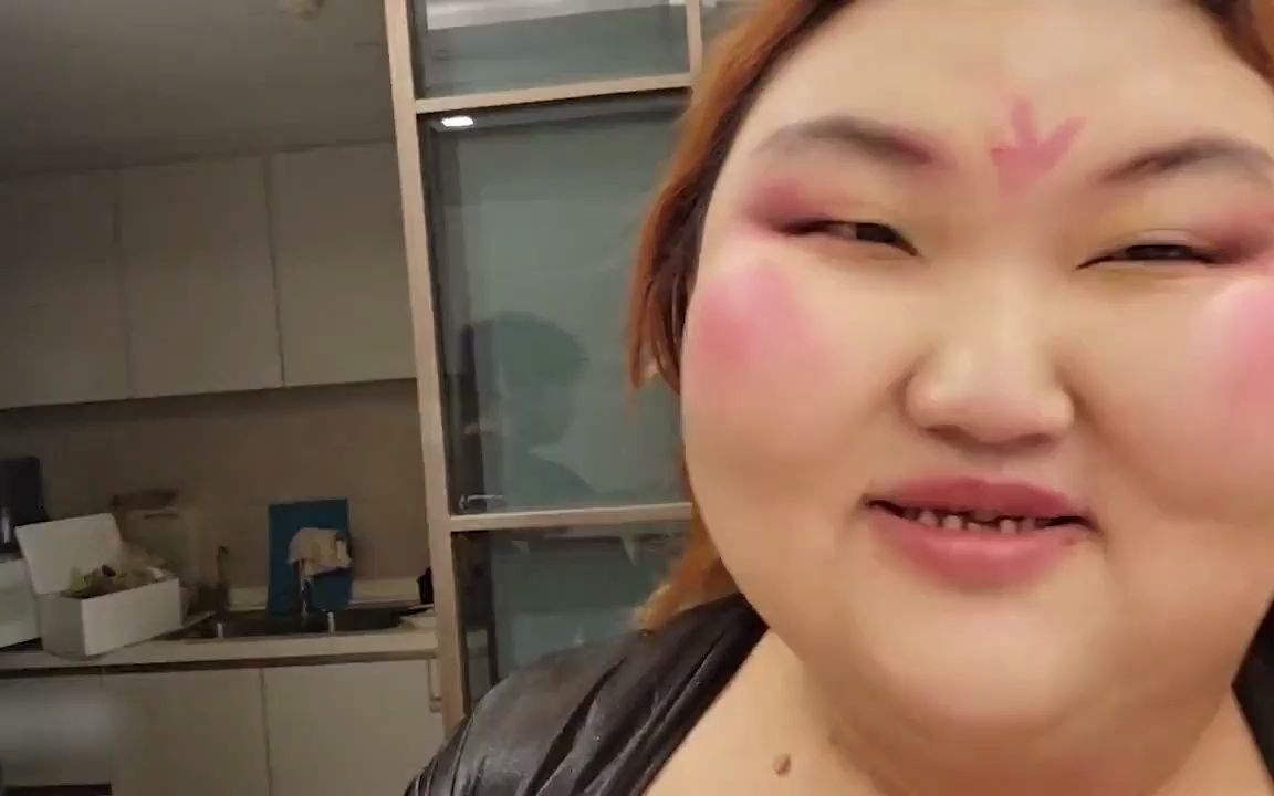 污妖王沫子直播惨遭西瓜妹妹嘲讽,小姐与丫鬟的争宠现场