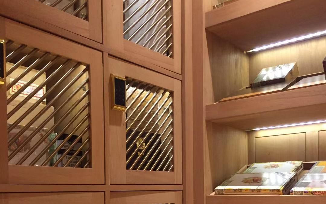 高端西班牙雪松木雪茄房定制,设计得相当不错,值得一看_哔哩哔哩_bili