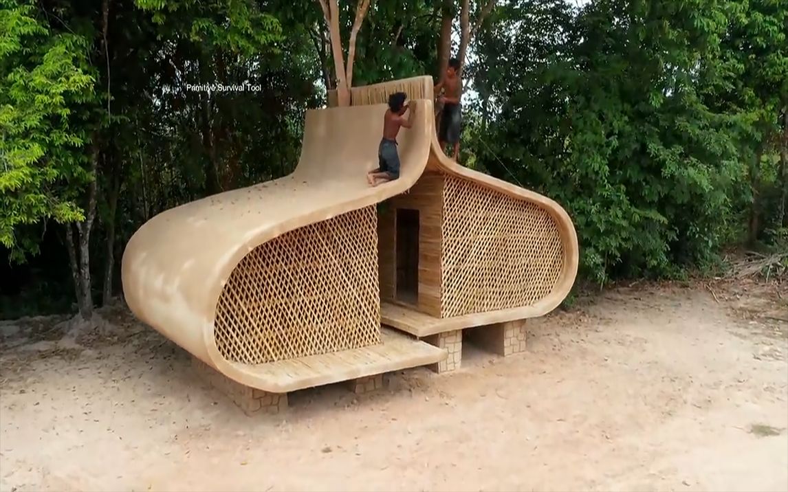 越南兄弟在野外搭建别墅,造型奇特还实用