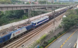 Скачать видео: 上行货列回送无配属东风8B通过南京站进路场