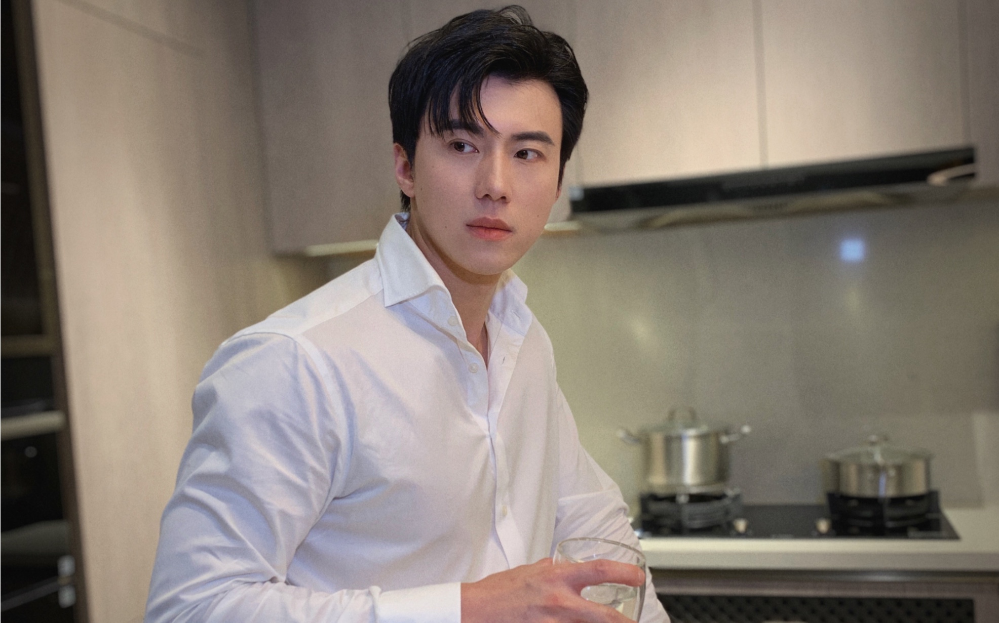 适婚青年二哥沈晨走过路过不要错过女施主们沈僧在此等你