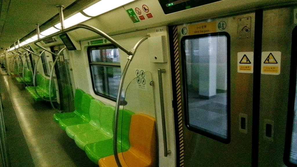 京港地铁14号线列车图片