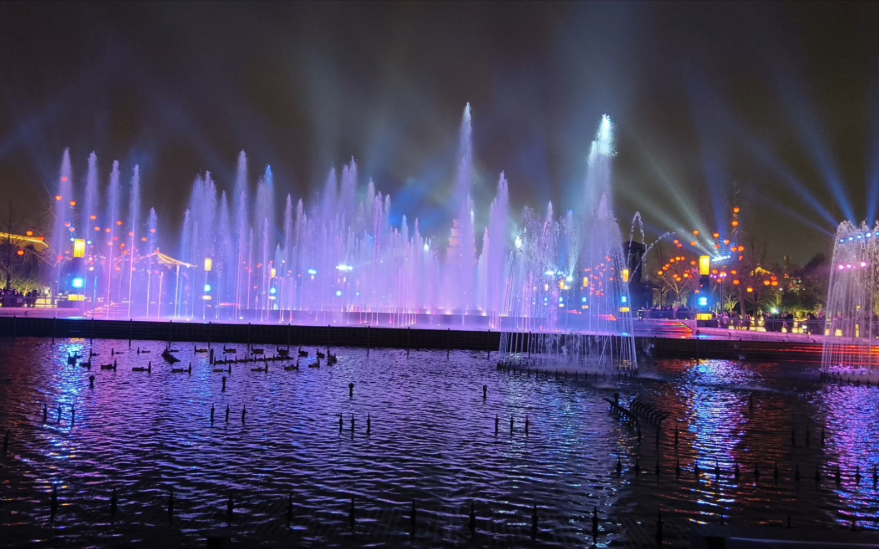 大唐不夜城喷泉揭秘!如何创造出如此壮观的水景?