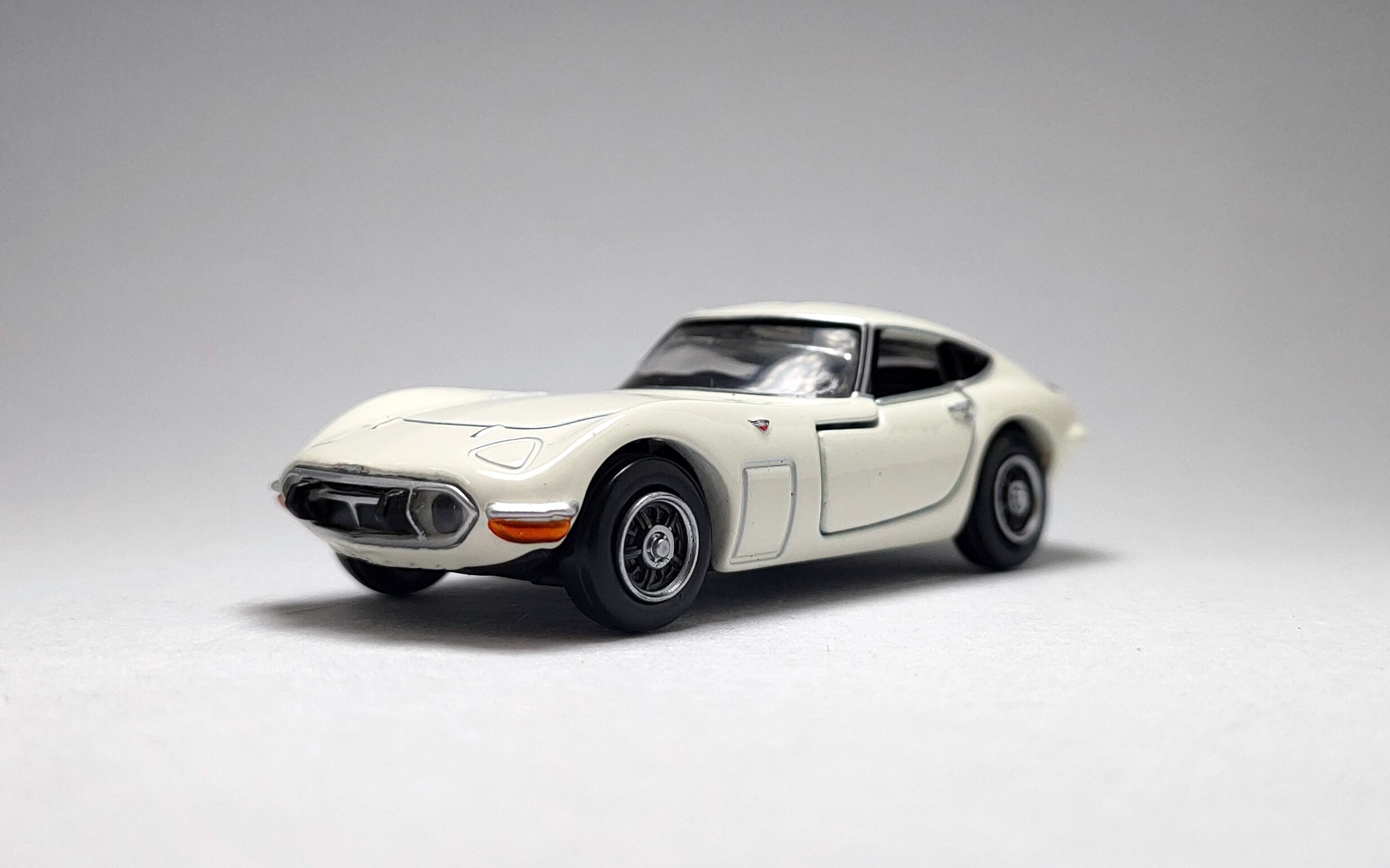 一分钟玩具开盒-个人最爱小车之一 多美卡黑盒丰田gt2000开盒把玩评测