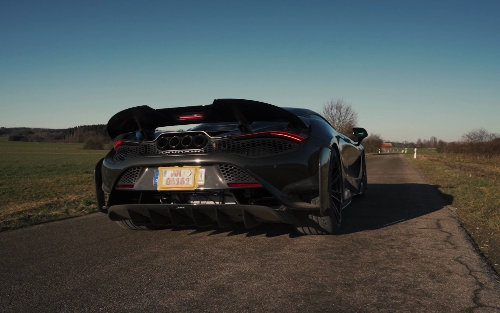 [图]over 300km_h in the 855hp Novitec McLaren 765LT _ #18 The Supercar Diaries