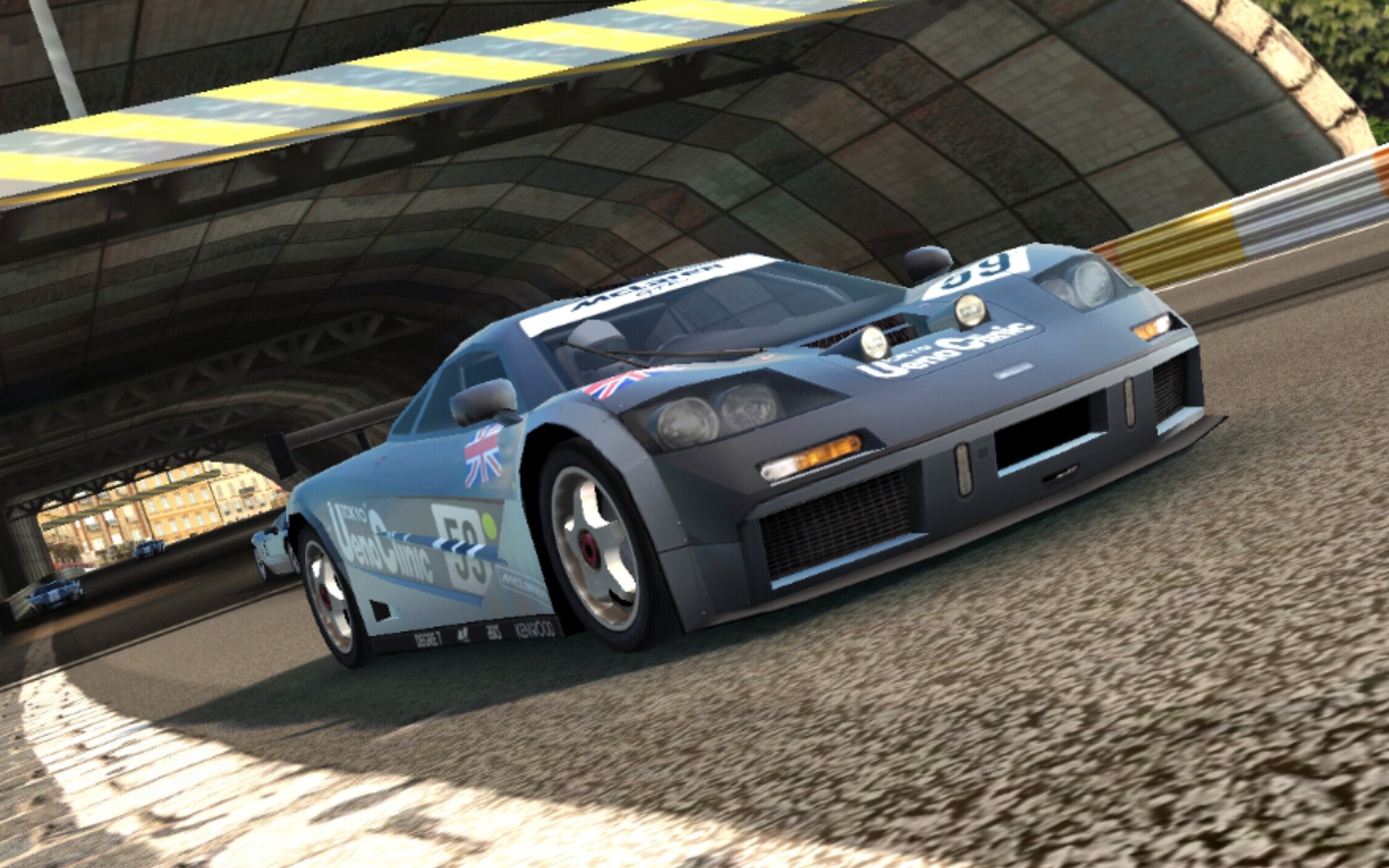 真实赛车2隐藏车迈凯轮f1gtr跑圈