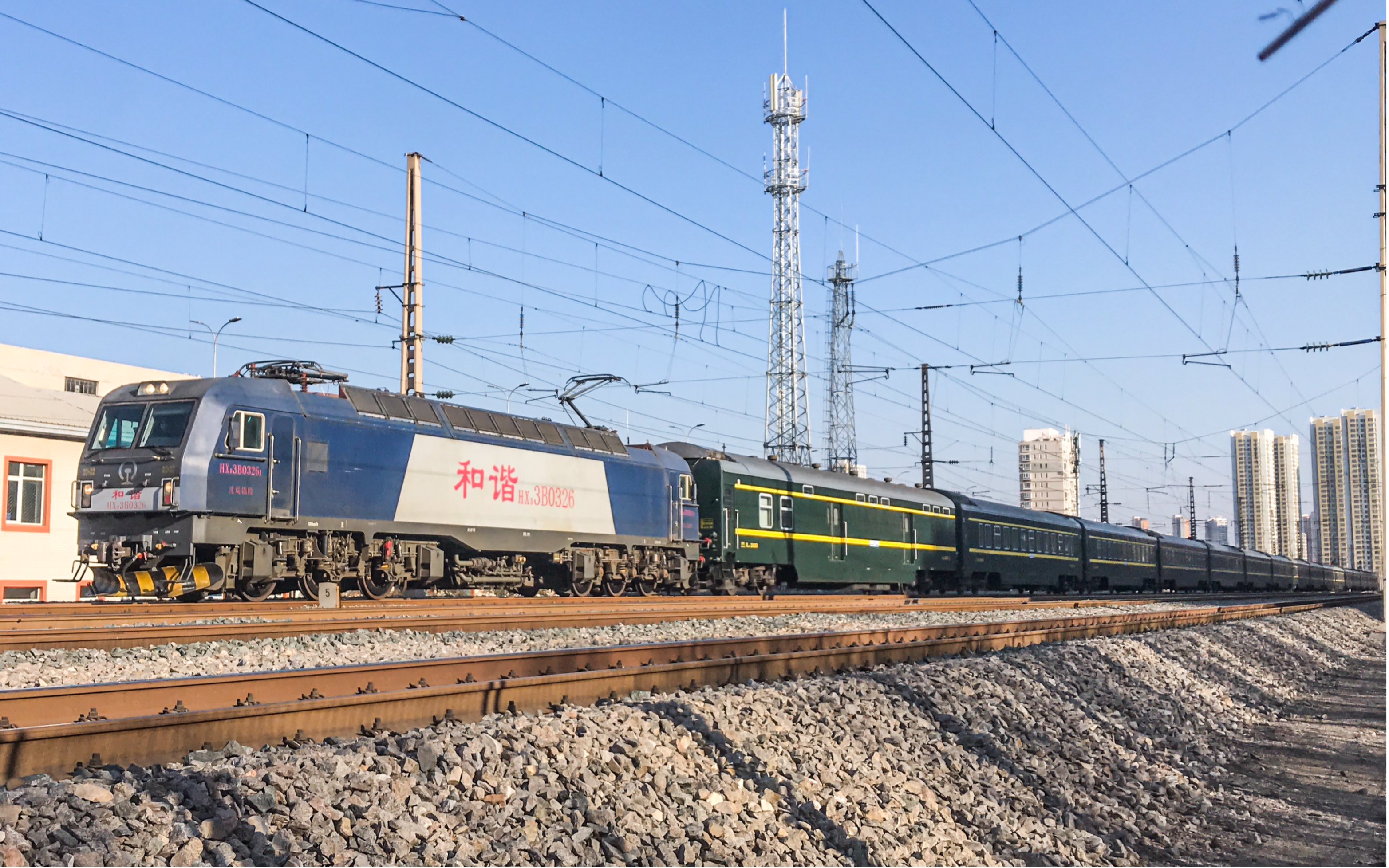 (货 机 拉 客 物 理 降 速)沈山线揽军屯站沈局锦段hxd3b0326牵引上行