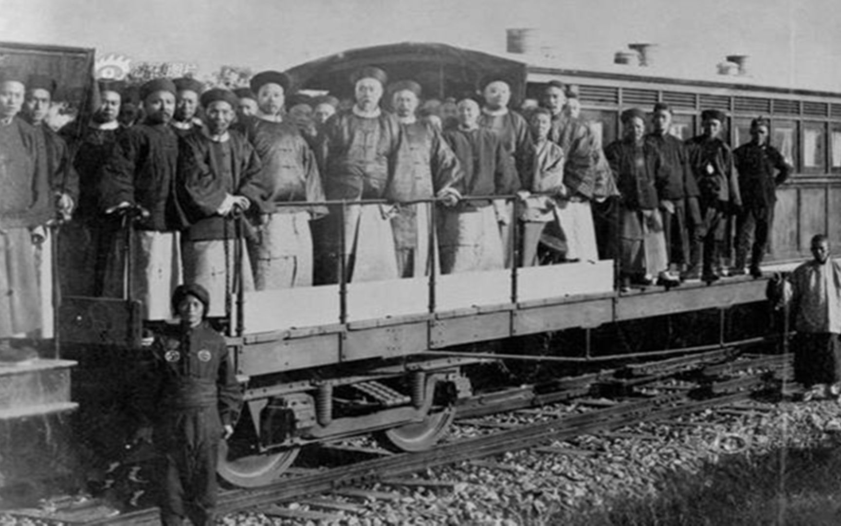 清政府为什么一直排斥建铁路?官员们说:"烟伤庄稼,震动陵寝"