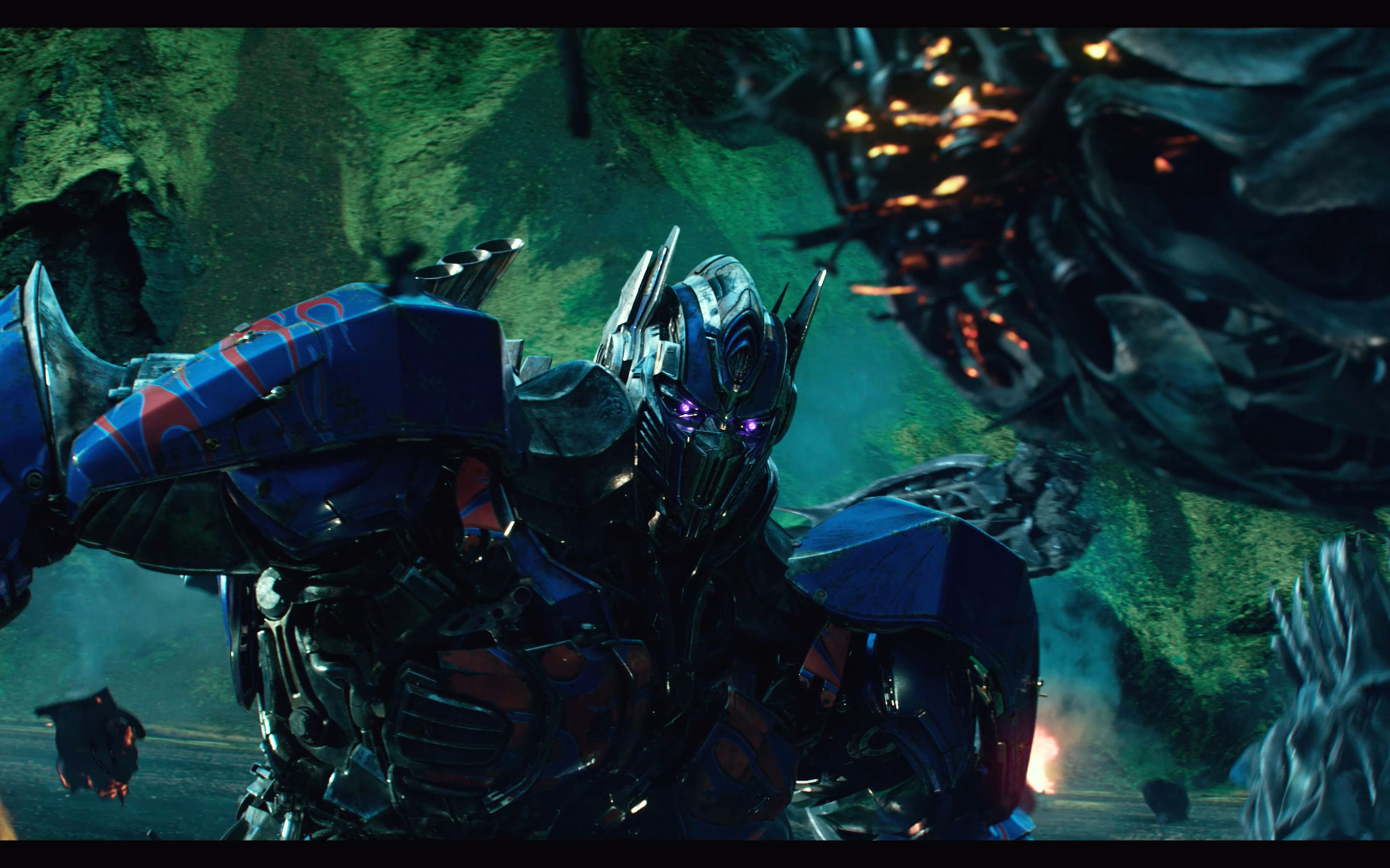 《变形金刚5:最后的骑士》第四支预告:擎天柱vs