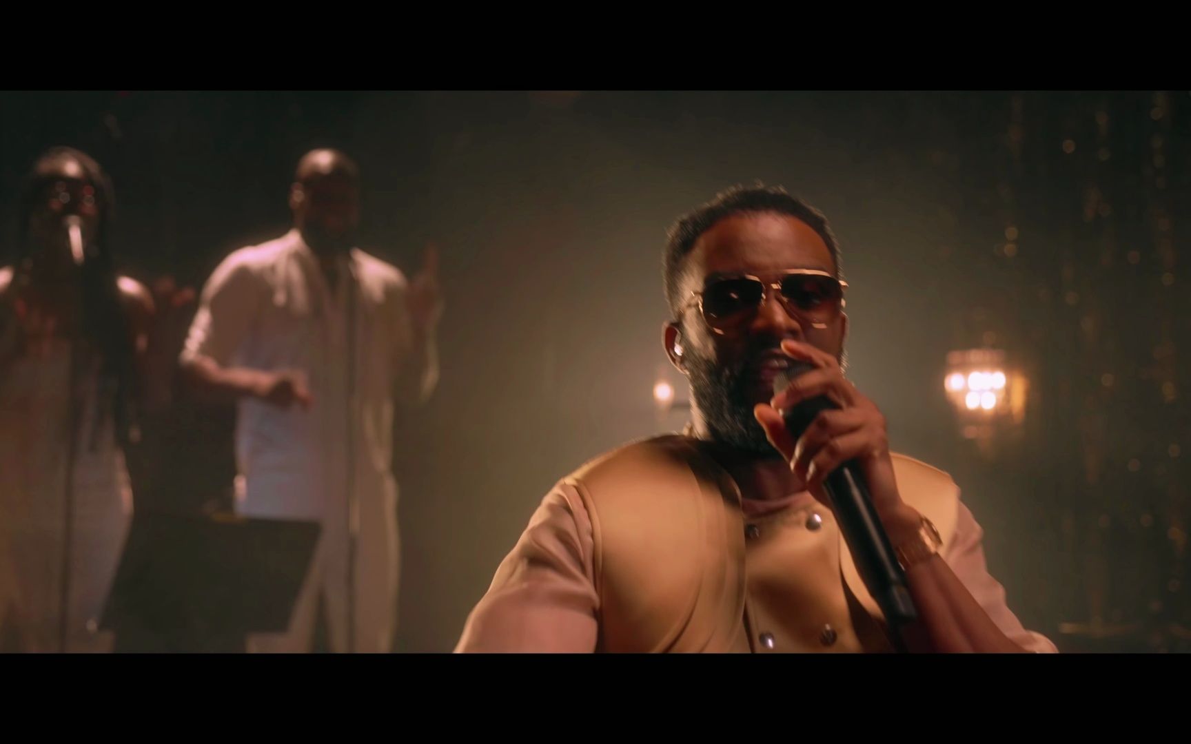 【4k】刚果巨星法利·伊普帕fally ipupa - likolo (live)