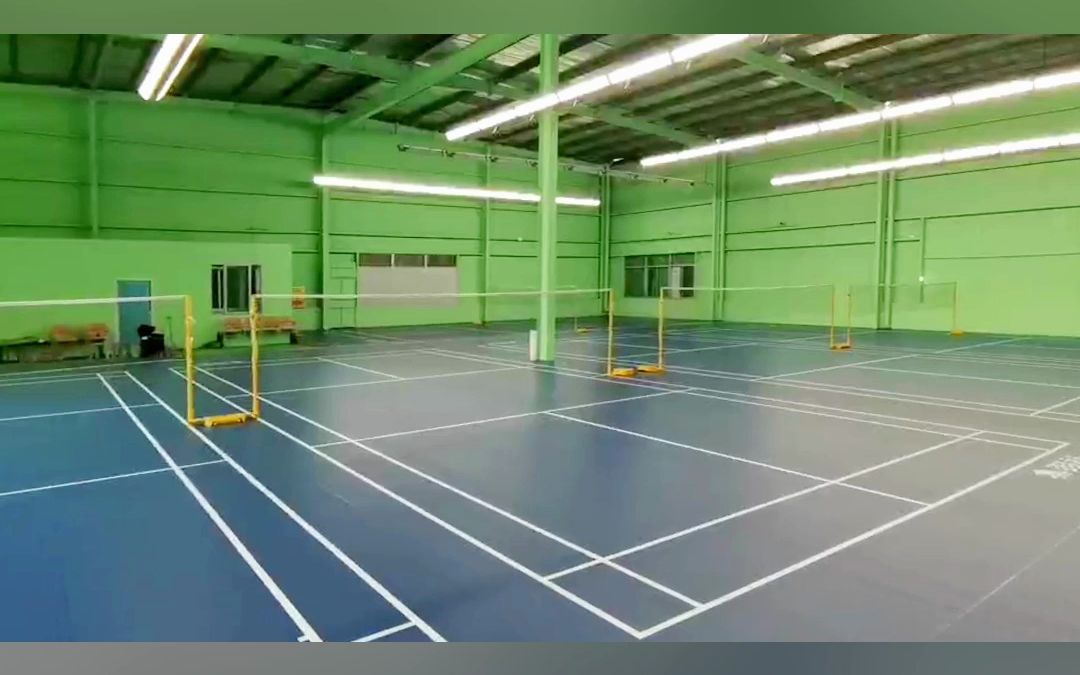 嫩绿配色的羽毛球场你有没有见过呢?
