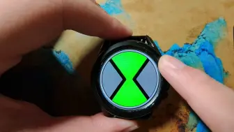 Descargar video: 三星galaxy watch3包含Ben 10旧版和终极异形版本的omnitrix的功能演示，带音效。