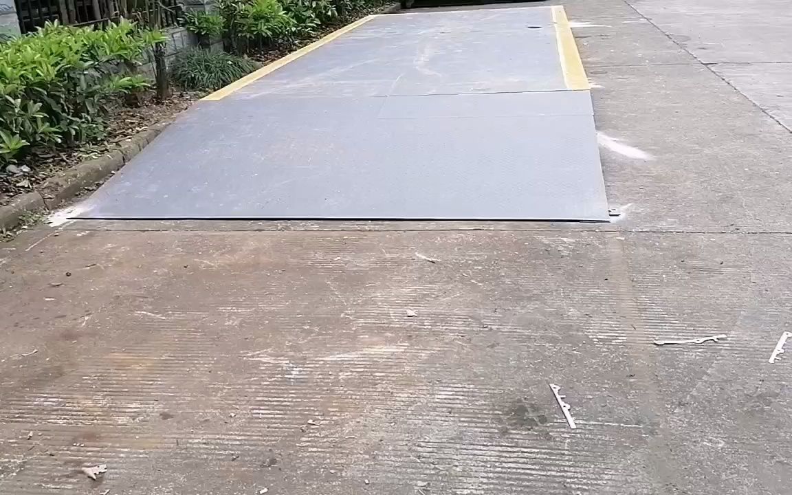 汽车零配件厂单面钢引坡低台面地磅秤安装