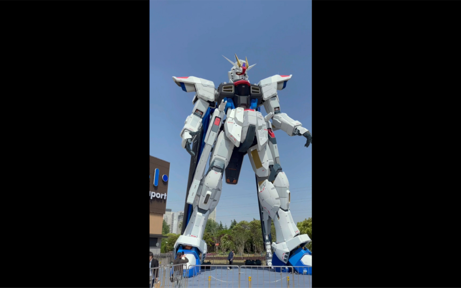 金桥啦啦宝都 高达